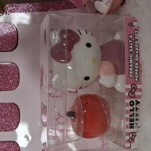 Hello Kitty In Pink & Red Apple Ceramic Salt & Pepper Set New